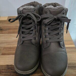 Women's Ankle Boots - size 8 - Insulated